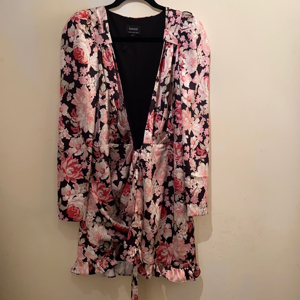 New Bardot long sleeve floral samara satin wrap dress size 6